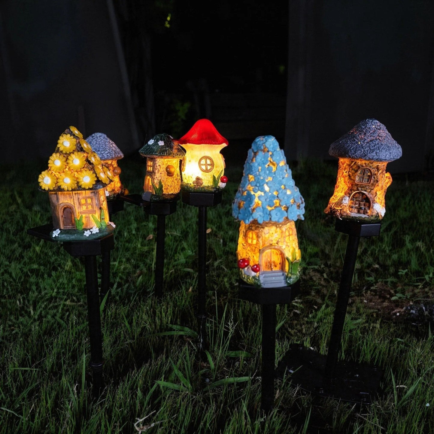 MushLumi – Solar Fairy-Tale Mushroom Cottage Light
