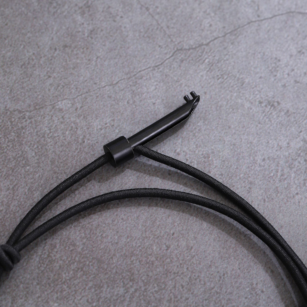 RescueBand – Emergency Glass Breaker Strap
