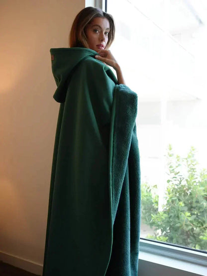 FleeceGuard™ – Ultra-Soft Thermal Hooded Cloak for Cozy Warmth