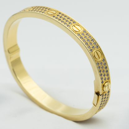 EternalGlow – Premium Diamond Love Bracelet